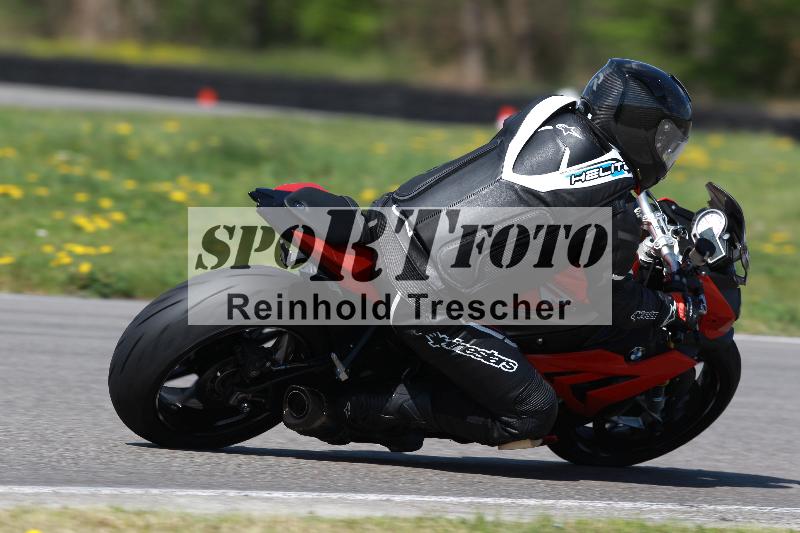 /Archiv-2022/07 16.04.2022 Speer Racing ADR/Gruppe gelb/backside